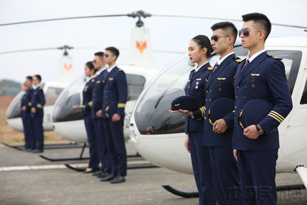 四川西南航空职业学院首批直升机驾驶专业学员学飞初体验